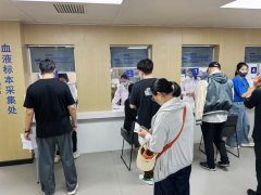 共计527名后勤办事人员参